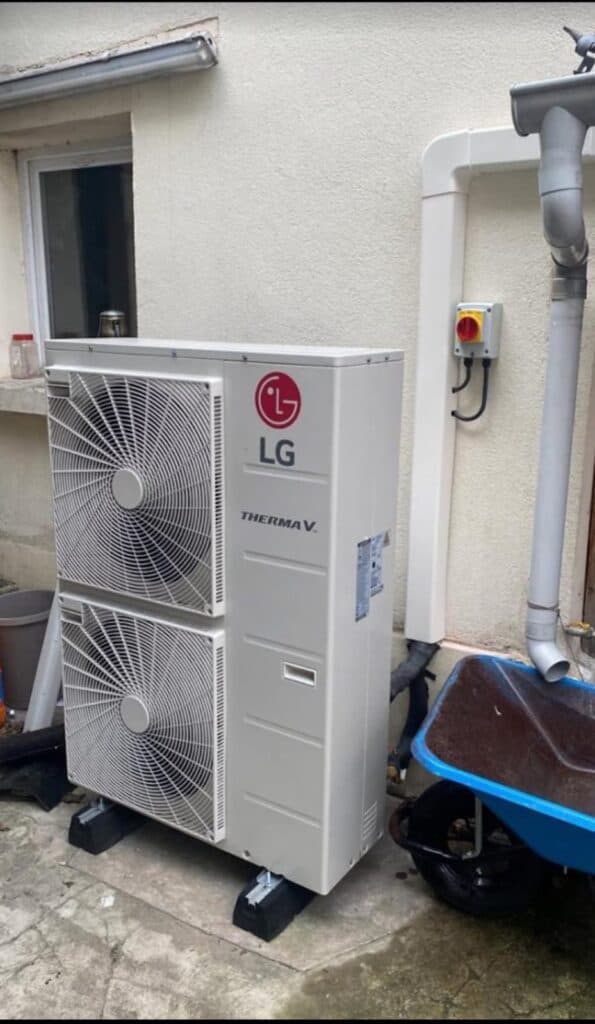 Pompe à chaleur air/eau installée en extérieur
