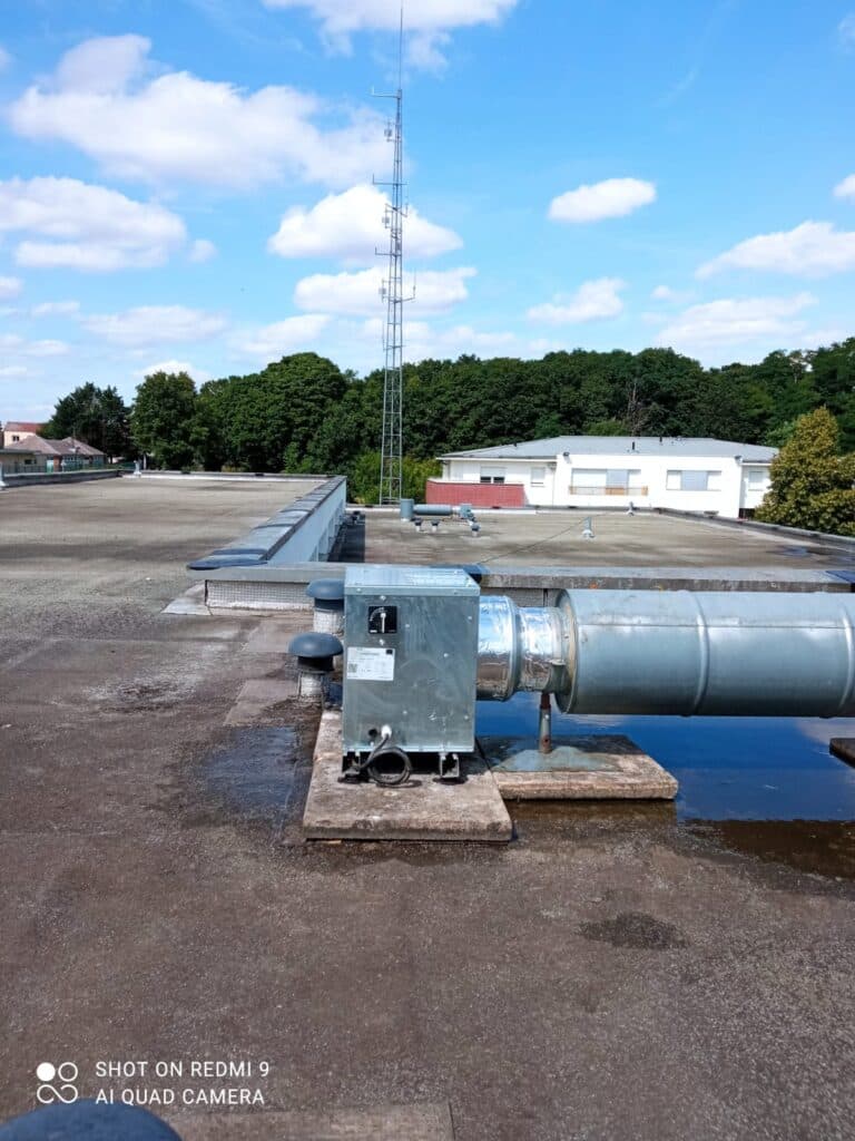 Ventilation VMC — caisson hygroréglable installé